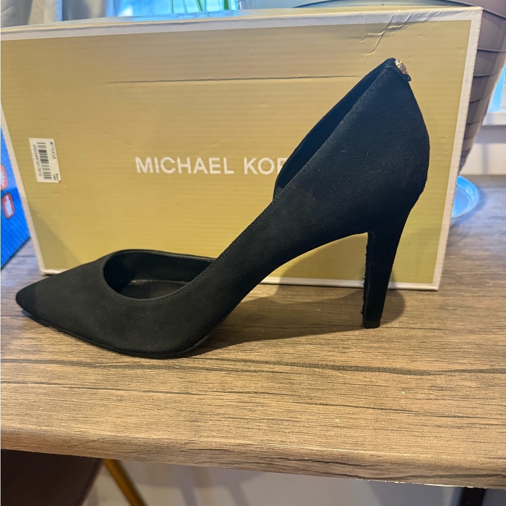 Black 9.5 Michael Kors heels - Picture 4 of 6
